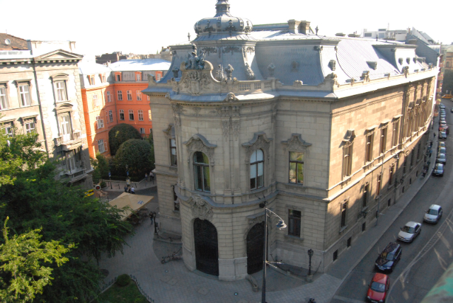 メトロポリタン・エルヴィン・サボー図書館 - Budapest | Secret World Trip Planner
