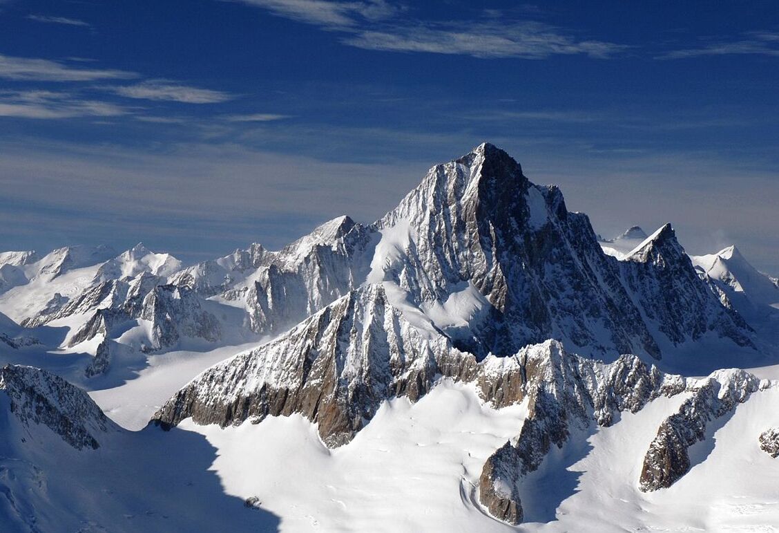 Finsteraarhorn, la vetta più alta delle Alpi bernesi - Fieschertal | Secret World Trip Planner