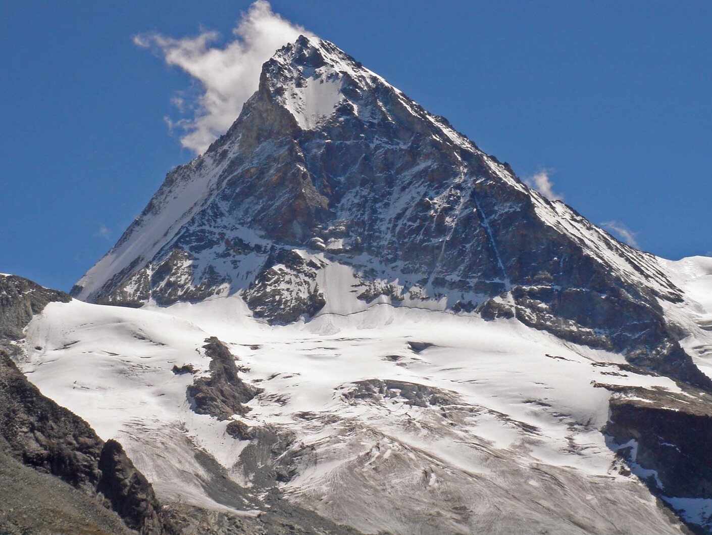 Dent Blanche este un munte din Alpii Pennini - Zermatt | Secret World Trip Planner