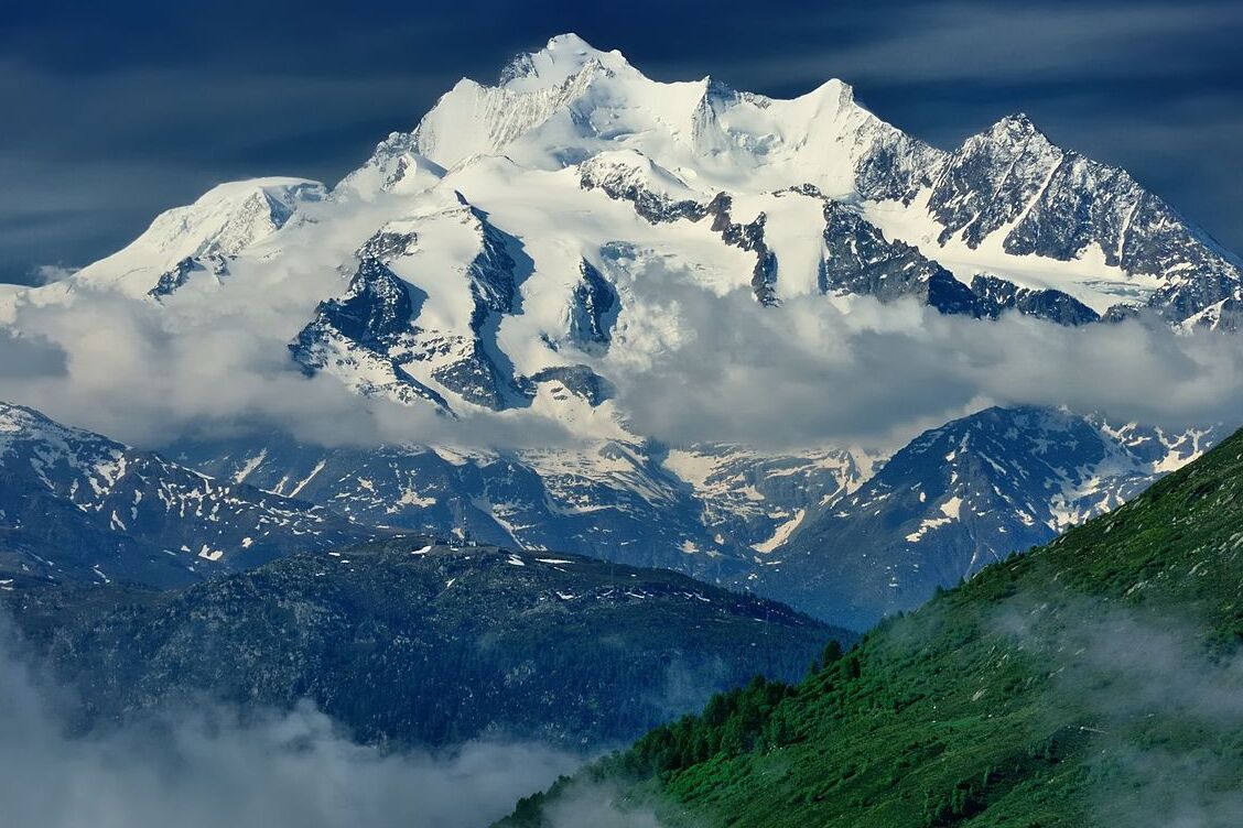 Il Dom è una splendida cima di montagna in Svizzera - Saas-Fee | Secret World Trip Planner