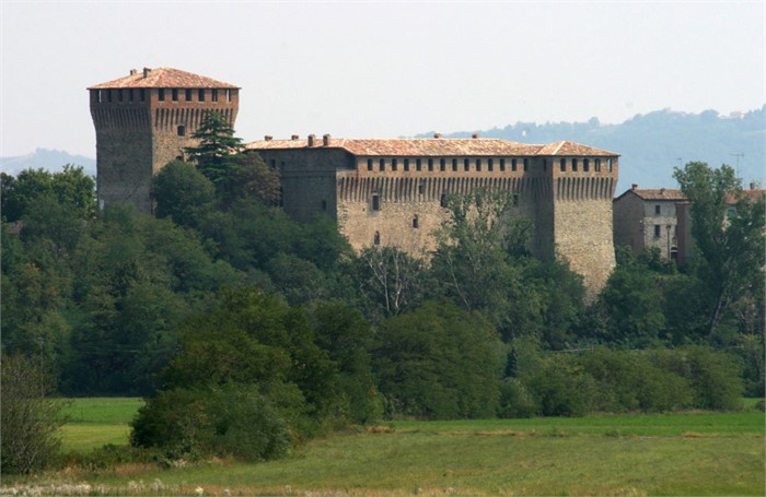 Castillo de Varano de Melegari - Varano de' Melegari | Secret World Trip Planner