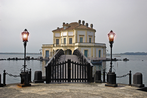 फुसारो पार्कमा रोयल क्यासिना - Bacoli | Secret World Trip Planner