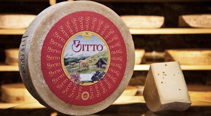 Sýr Bitto Lombardo DOC - Albaredo Per San Marco | Secret World Trip Planner