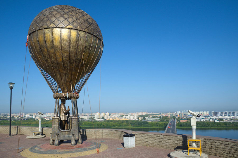 Fedorovsky Embankment Observation Deck and Jules Verne Monument — Nizhnij Novgorod