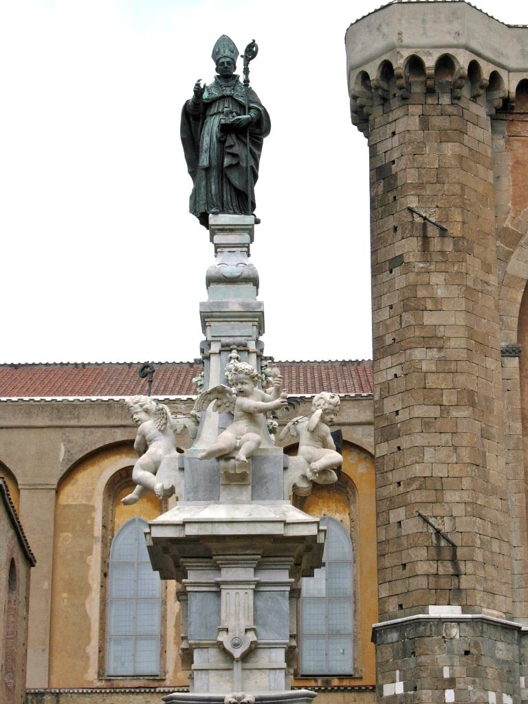 Obelisc o Agulla de San Gennaro - Napoli | Secret World Trip Planner
