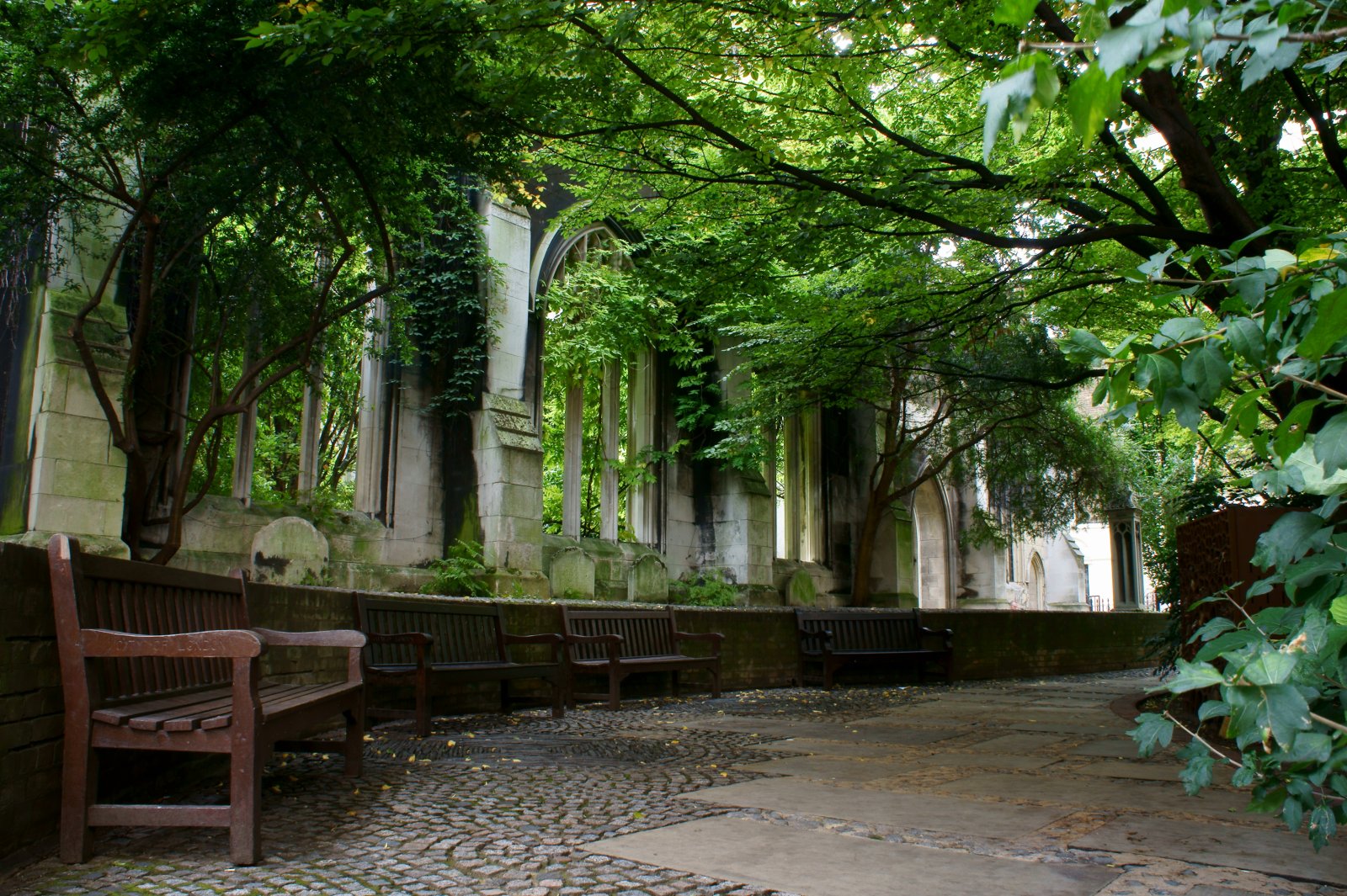San Dunstan-Este - St Dunstan's Hill | Secret World Trip Planner