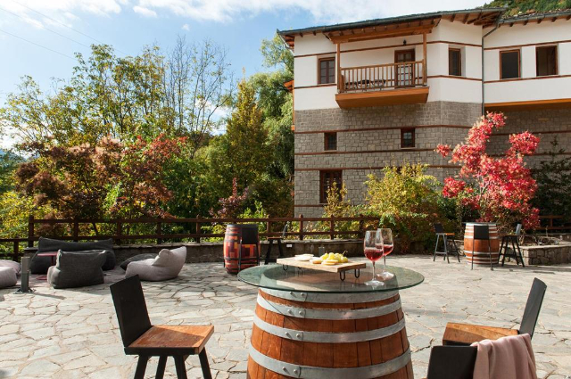 Saboreando la historia: La bodega Katogi Averoff y el renacimiento de Metsov - Metsovo | Secret World Trip Planner