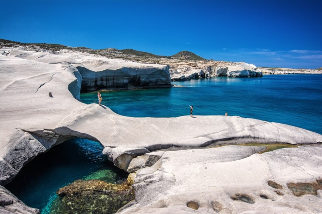 Playa de Sarakiniko, Milos - Voudia | Secret World Trip Planner