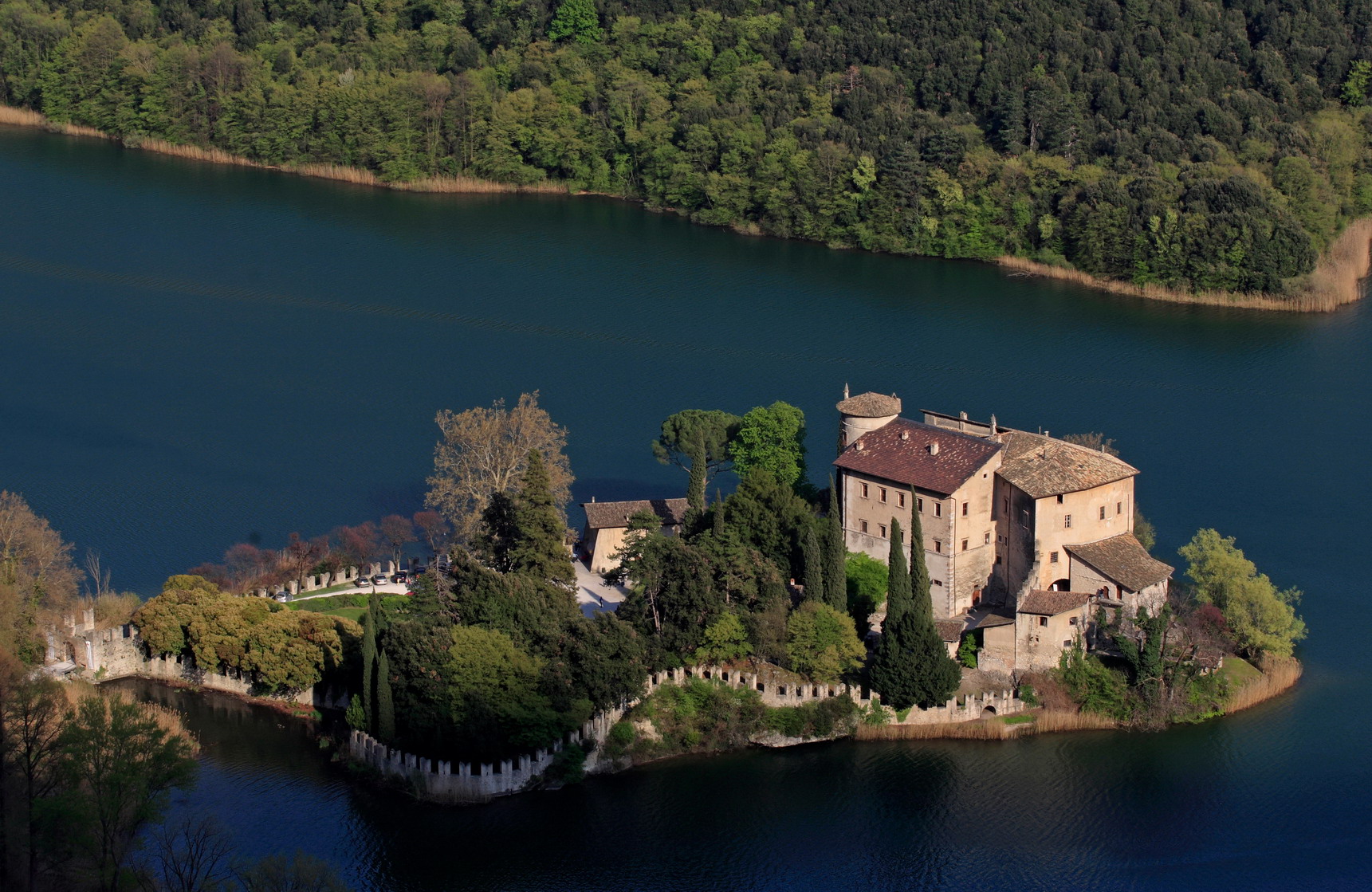 ტობლინოს ტბა - Lago di Toblino | Secret World Trip Planner