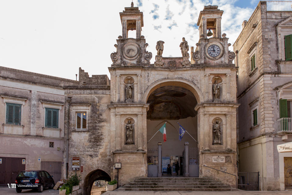 Piazza del Sedile: Dhoma E Ndenjes E Matera - Matera | Secret World Trip Planner