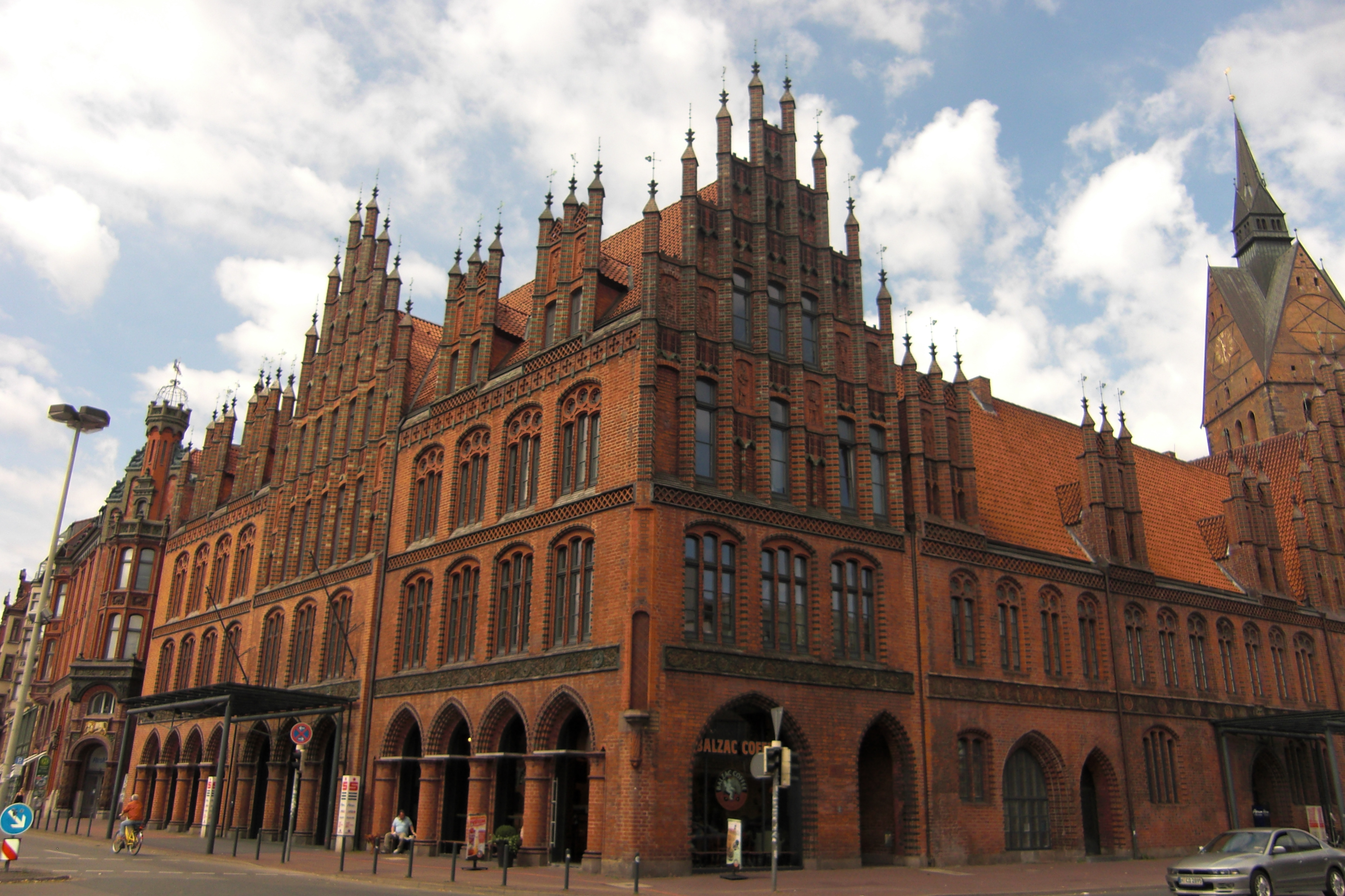 El antiguo ayuntamiento gótico de Hannover - Hannover | Secret World Trip Planner