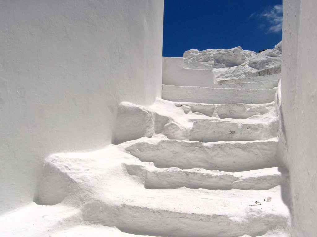 Isla de Ponza - Spiaggia di Chiaia di Luna | Secret World Trip Planner