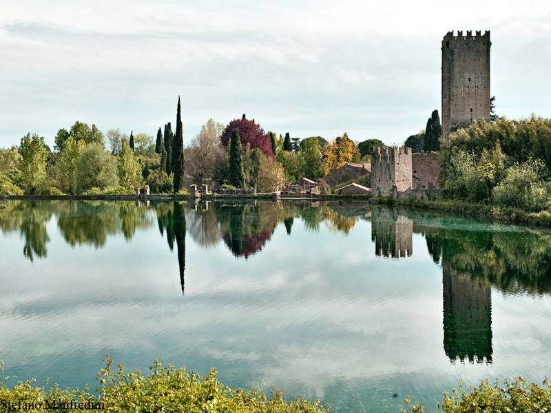 ニンファの庭 - Doganella di Ninfa | Secret World Trip Planner