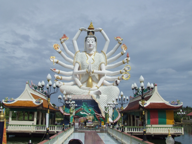 Wat Plai Laem und der Große Weiße Buddha - Thailand | Secret World Trip Planner