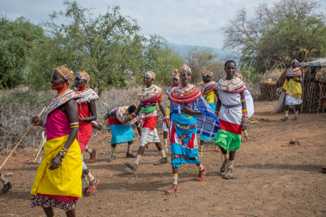 From Forests to Deserts: The Rust-Colored Wilderness of Northern Kenya — Monte Kenya