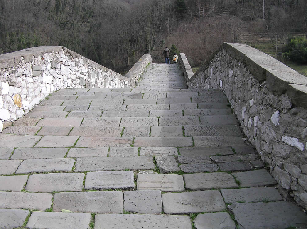 Ponte del Diavolo yoki Maddalena, - Borgo a Mozzano | Secret World Trip Planner