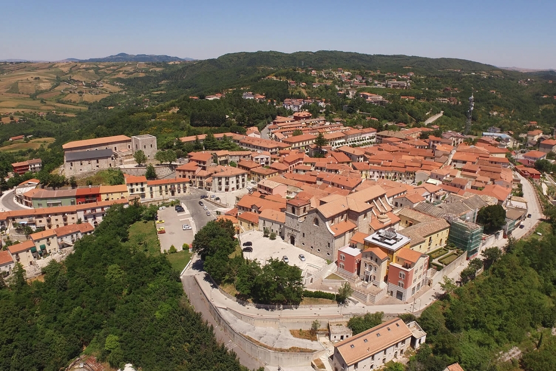 Сант-Анджело-Деї-Ломбарді - Sant'Angelo dei Lombardi | Secret World Trip Planner