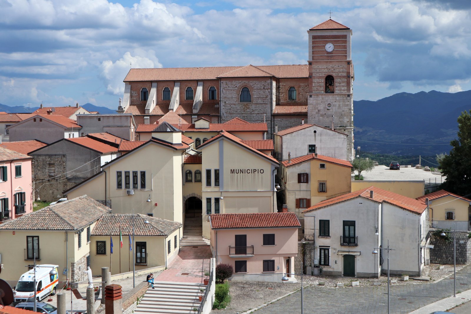 Сант-Анджело-Деї-Ломбарді - Sant'Angelo dei Lombardi | Secret World Trip Planner