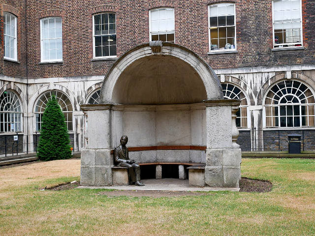 Alcove da Ponte Velha de Londres - Grove Rd. | Secret World Trip Planner