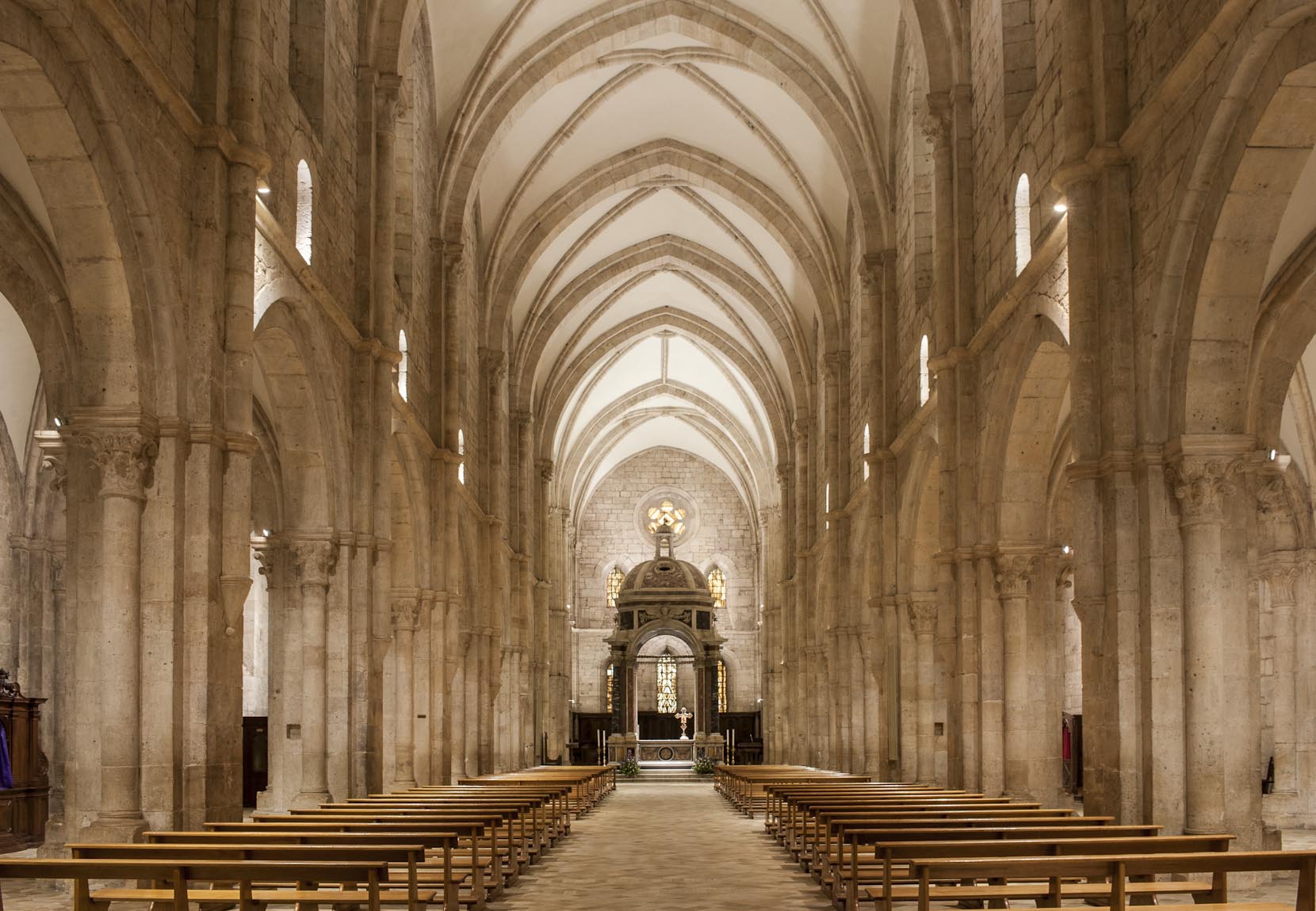 કાસમરીના સિસ્ટરસિયન એબી - Castelmassimo | Secret World Trip Planner