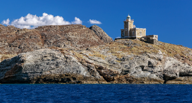 Fyren vid Kap Papargyras - Tinos | Secret World Trip Planner