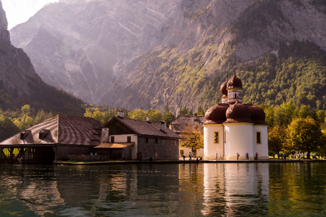 Königssee तालमा सेन्ट बार्थोलोमेउ चर्च - Schönau am Königssee | Secret World Trip Planner