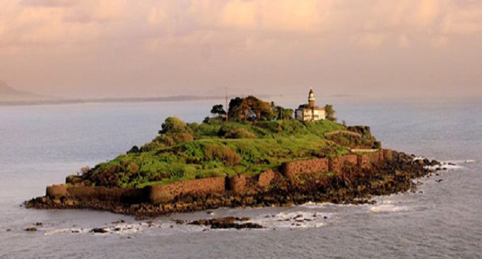 Los fuertes de Khanderi y Underi - Khandheri Island | Secret World Trip Planner