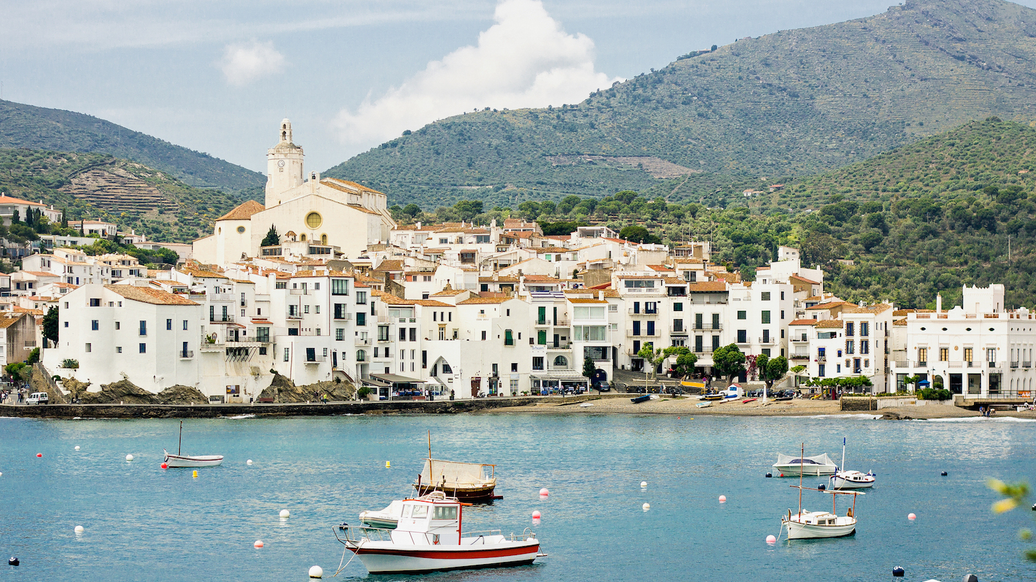 Andalusia | Cadaqués is a picturesque white village — Cadaqués