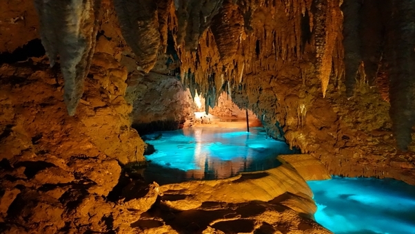 Okinawa | Gyokusendo Cavethere a beautiful lighted cave - Prefettura di Okinawa | Secret World Trip Planner