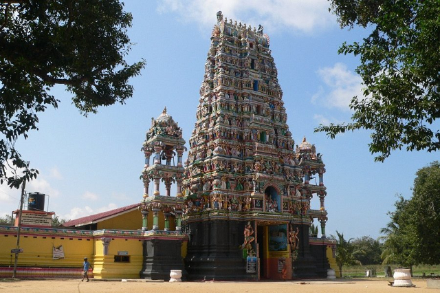 El templo de Sri Mamangeswarar — Batticaloa
