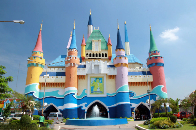 Парки аҷиби Сиам - Khet Khan Na Yao | Secret World Trip Planner