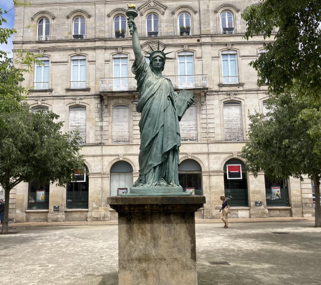 Statuja e Lirisë në Bordo - Bordeaux | Secret World Trip Planner