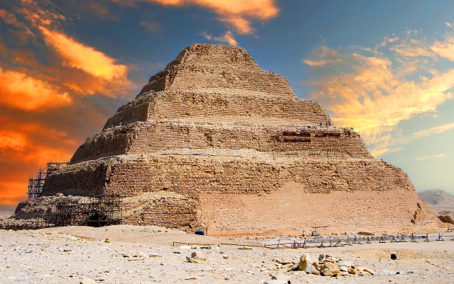 Pirámide escalonada de Djoser - Al Giza Desert | Secret World Trip Planner