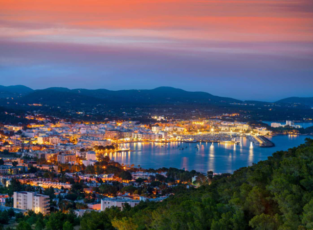 A cidade de Santa Eulalia - Ivissa | Secret World Trip Planner