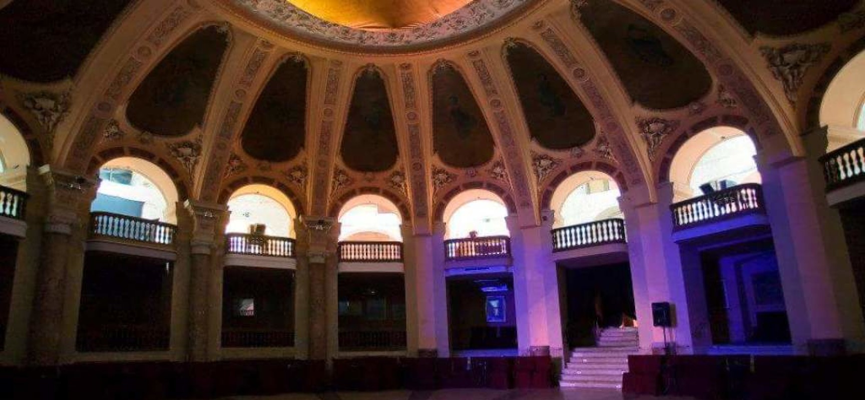 El Salone Margherita, la primera cantant-cafeteria italiana - Napoli | Secret World Trip Planner