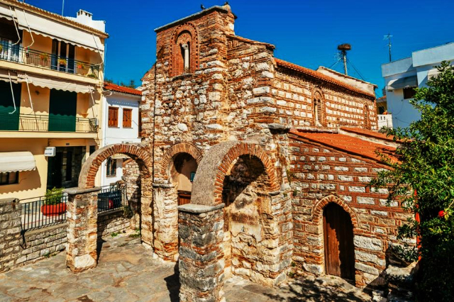 KIRCHE VON AGHIOS VASSILIOS - Arta | Secret World Trip Planner
