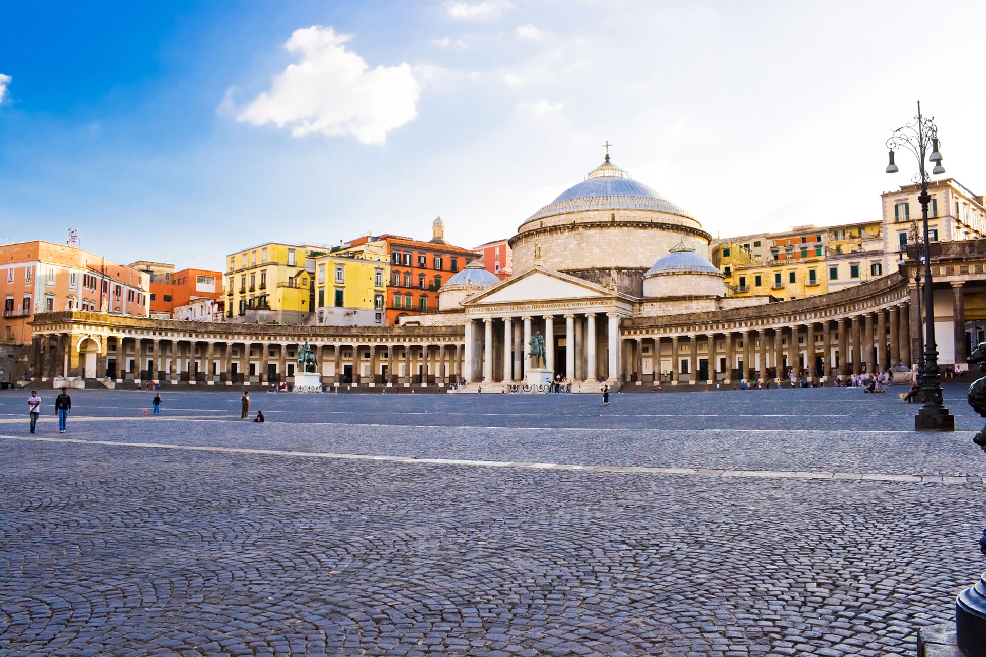 Plaza del Plebiscito - Napoli | Secret World Trip Planner