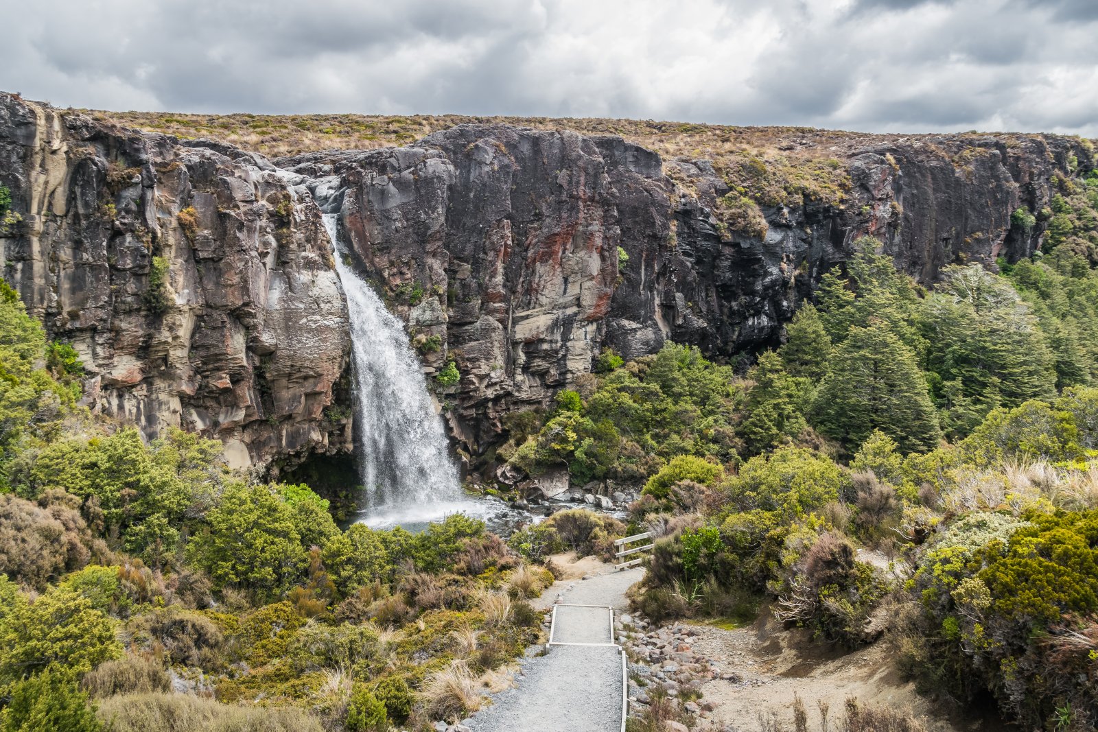 Nueva Zelanda | Cataratas de Taranaki - Tongariro National Park | Secret World Trip Planner