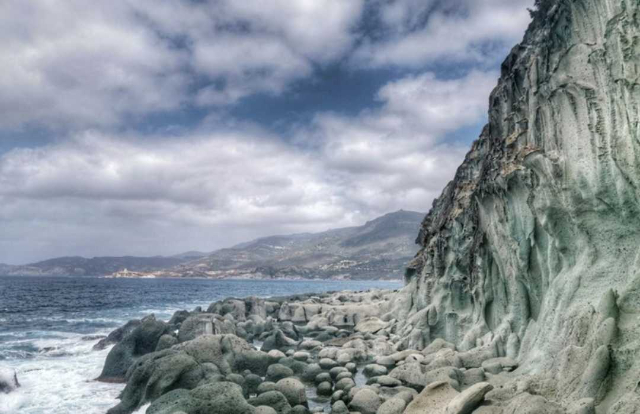 Sos Pupos Cliff, - Bosa | Secret World Trip Planner