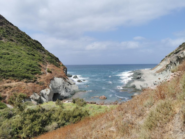 Sos Pupos Cliff, - Bosa | Secret World Trip Planner