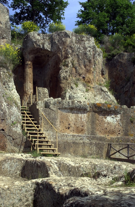 Necrópolis etrusca de Sovana - Sovana | Secret World Trip Planner