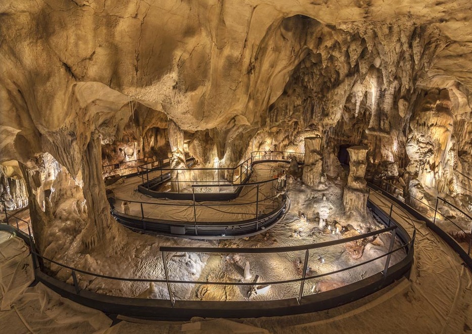 Cova de Chauvet - Pont d'arc-una obra mestra de l'art prehistòric. - Vallon-Pont-d'Arc | Secret World Trip Planner