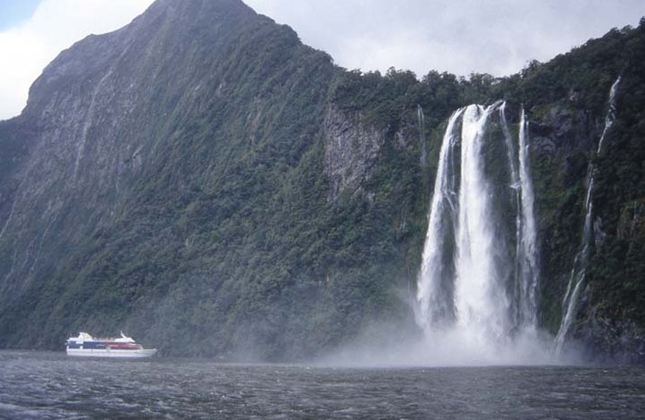 One of the Must See New Zealand: Stirling Falls - Te Kuiti | Secret World Trip Planner