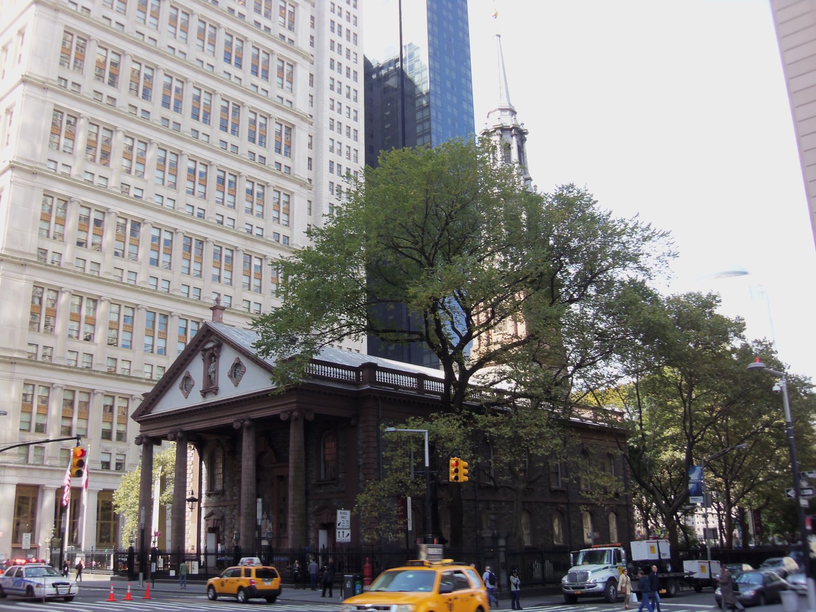 Kisha e shën Palit është kisha më e vjetër në Manhatan. - New York | Secret World Trip Planner