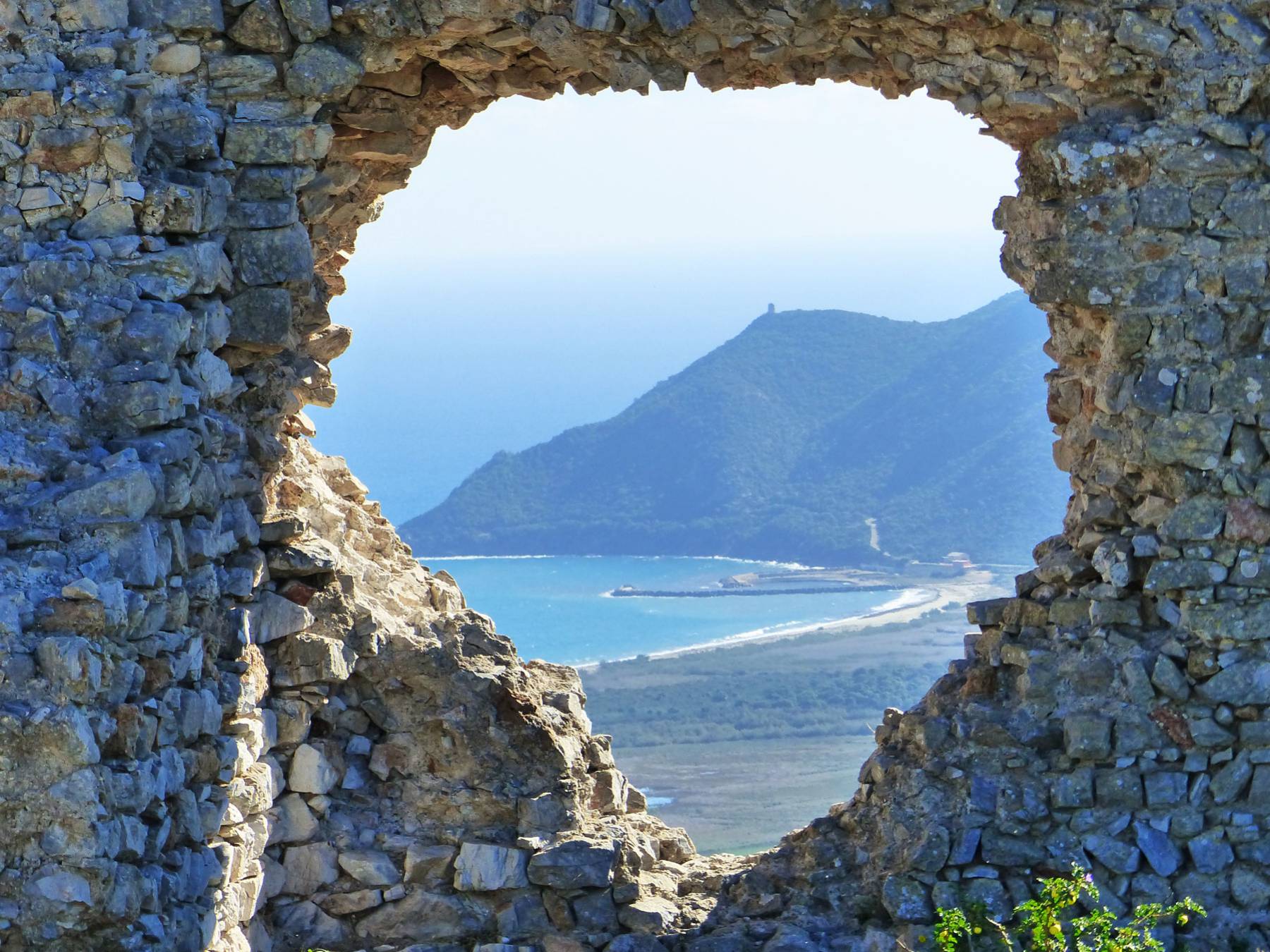 Las ruinas del castillo de Quirra. - Villaputzu | Secret World Trip Planner