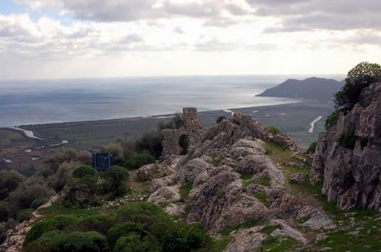 Las ruinas del castillo de Quirra. - Villaputzu | Secret World Trip Planner