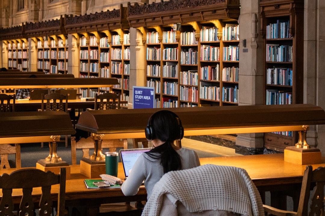 Universidad de Washington en Seattle: Biblioteca Suzzallo - Seattle | Secret World Trip Planner