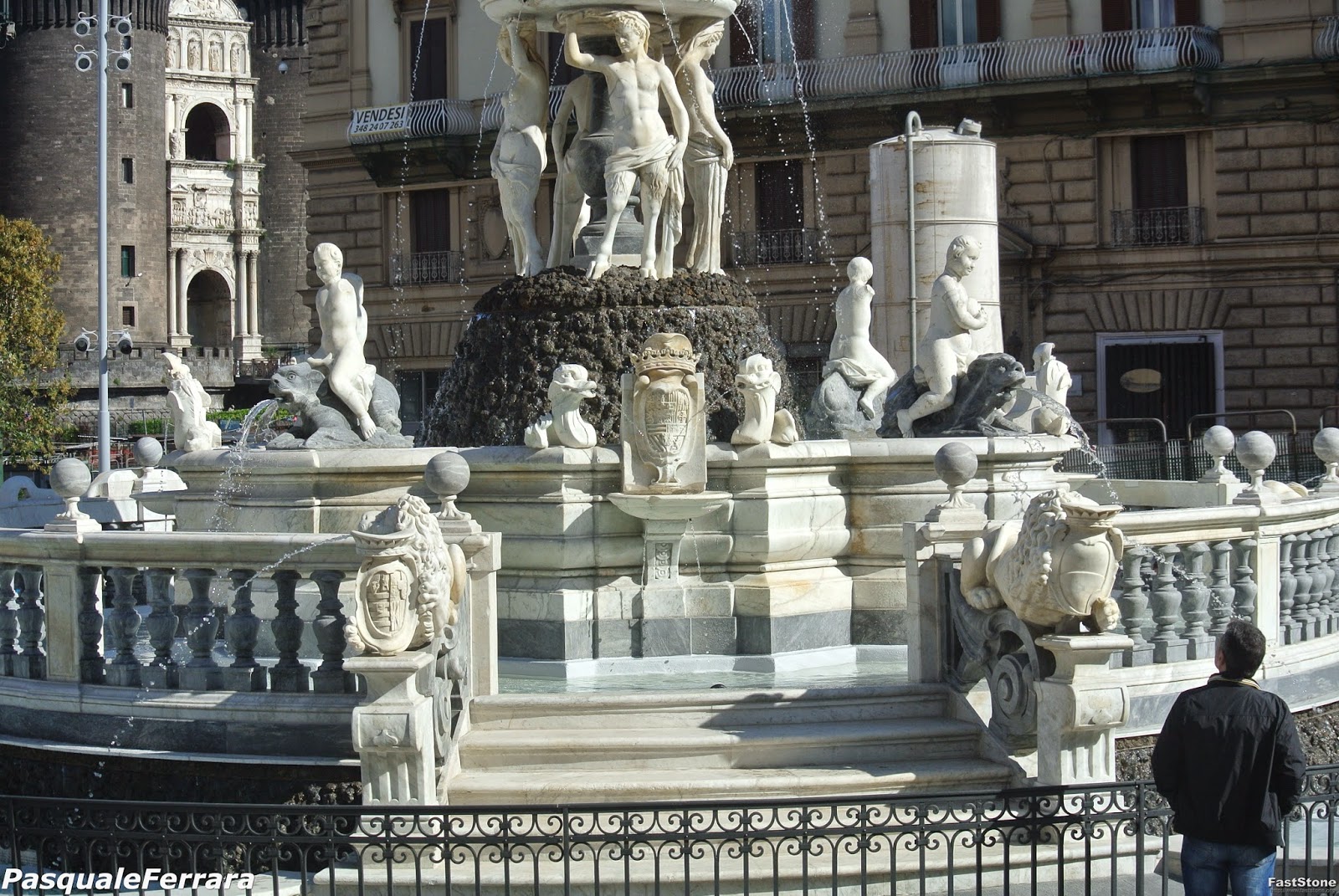 Neptunus fontän - Napoli | Secret World Trip Planner