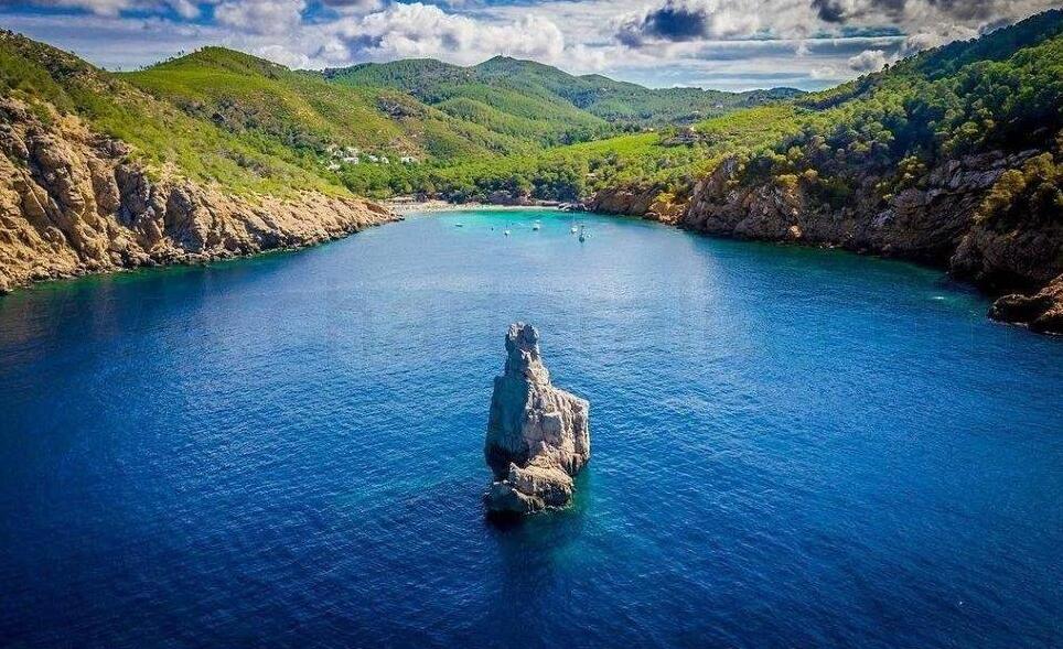 Baleár-Szigetek: Cala Benirras - 07810 | Secret World Trip Planner