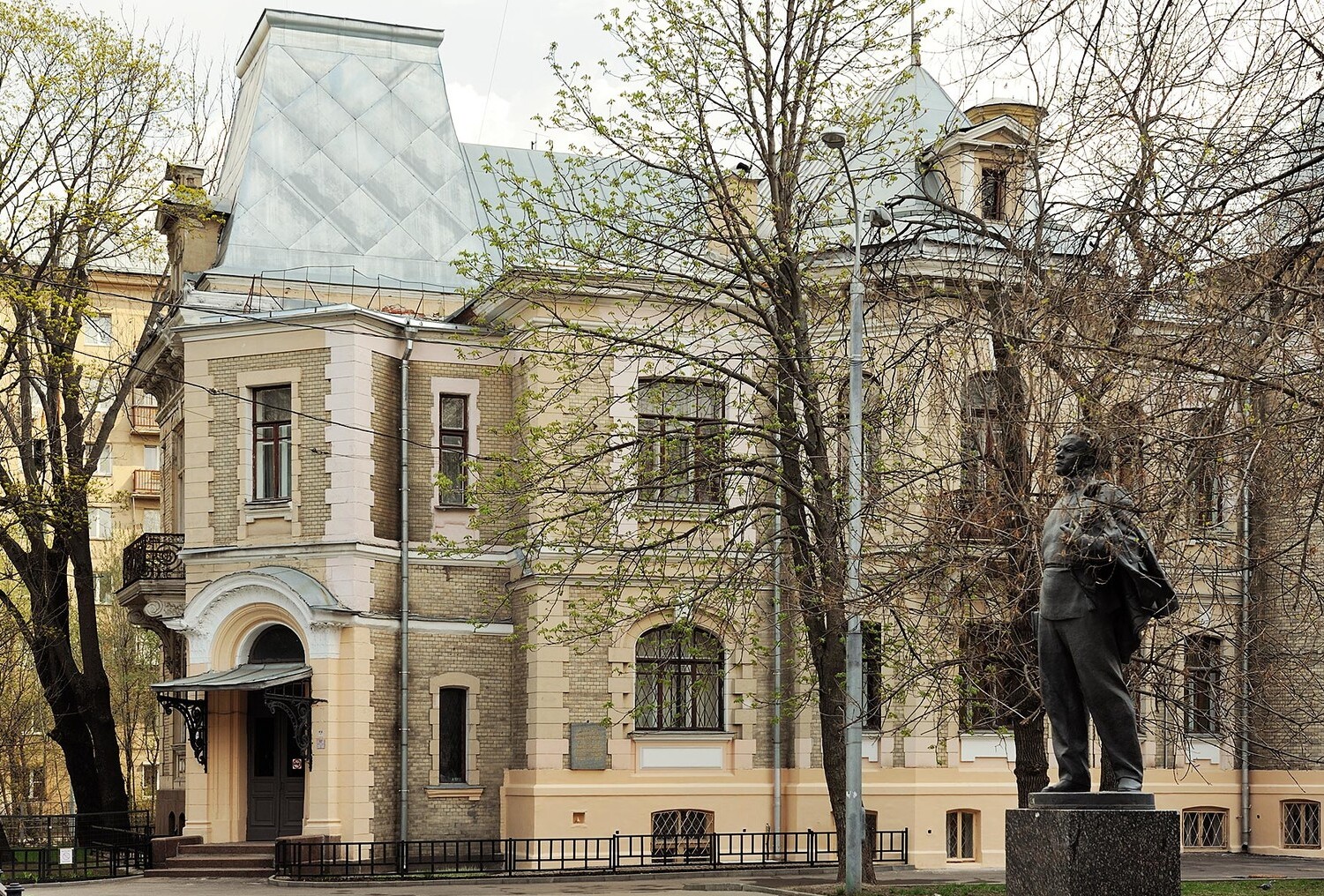 Tea merchant Vysotsky and its house on Ogorodnya Sloboda - Mosca | Secret World Trip Planner
